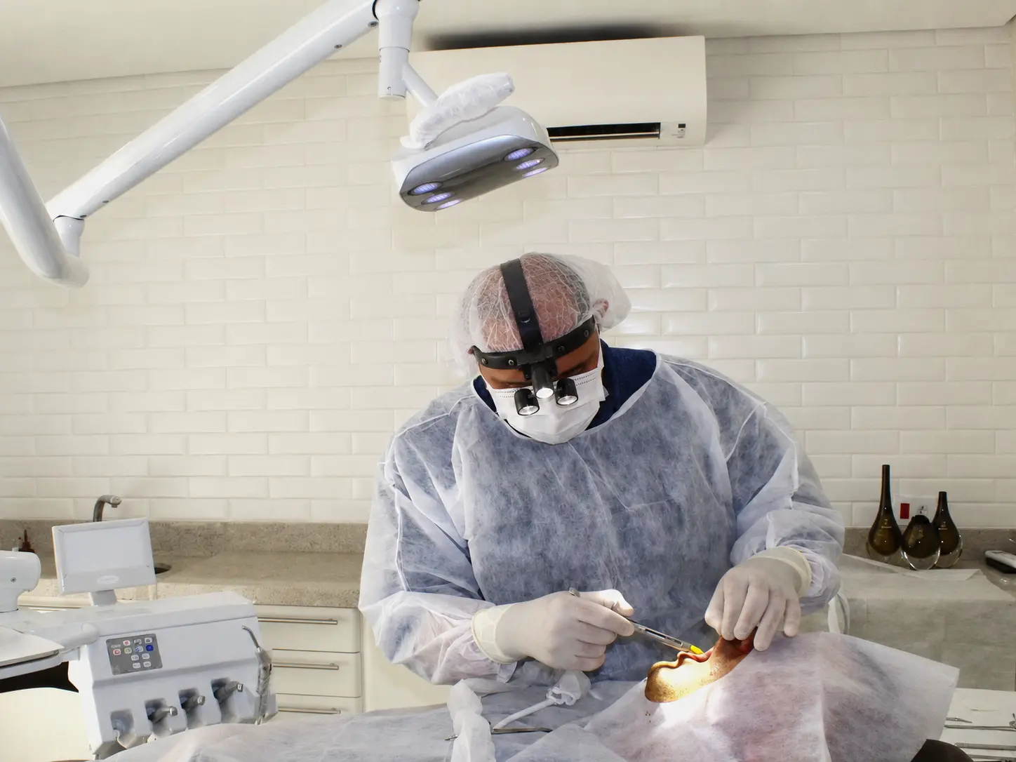 Implantes dentários e prótese na Caccavale